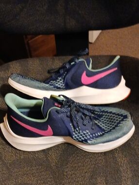 Nike Zoom Women's Navy & Pink Lightweight Training Sneakers